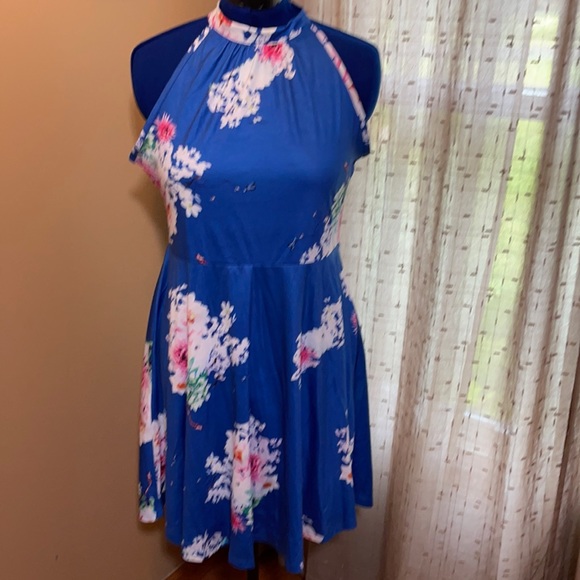 Halter dress in blue with floral pattern. - Picture 1 of 4